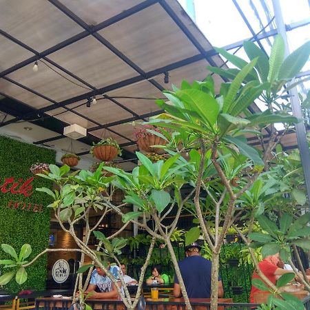 The Batik Hotel Medan Exterior photo