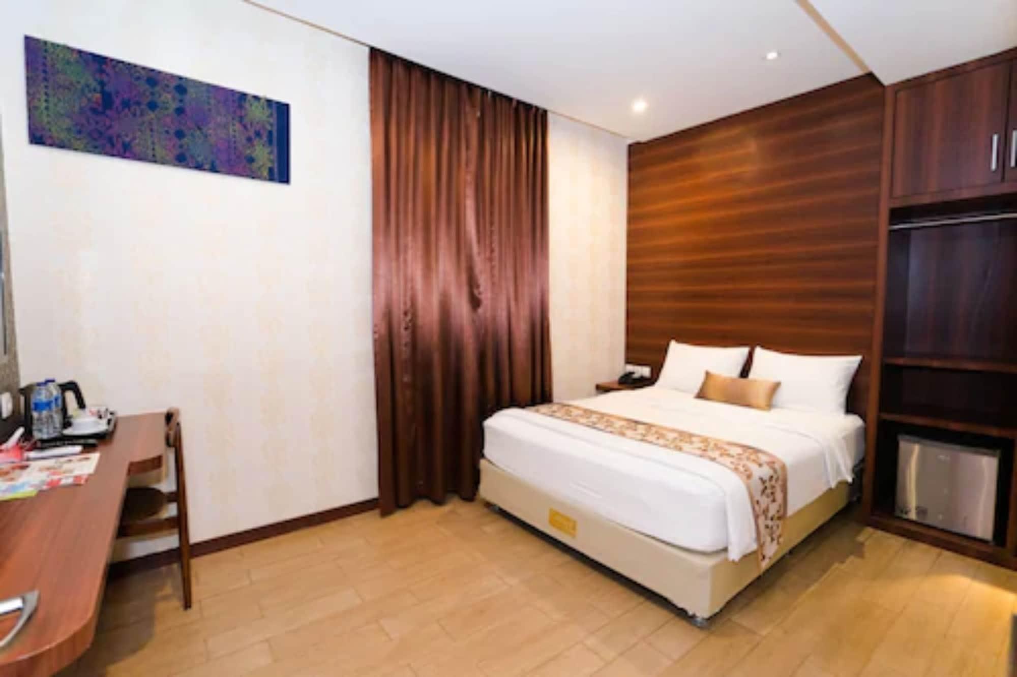 The Batik Hotel Medan Exterior photo
