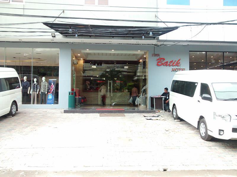 The Batik Hotel Medan Exterior photo