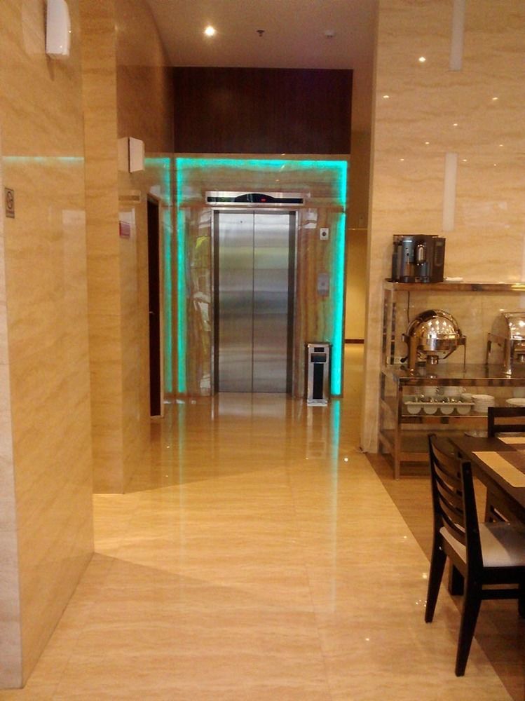 The Batik Hotel Medan Exterior photo