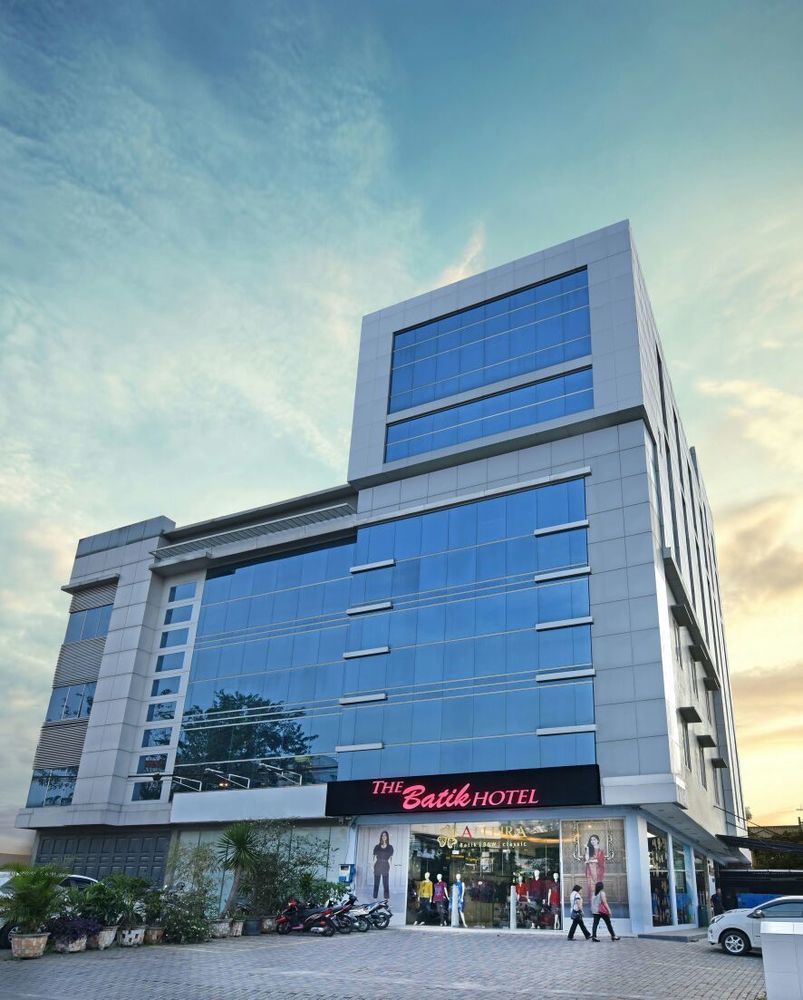 The Batik Hotel Medan Exterior photo
