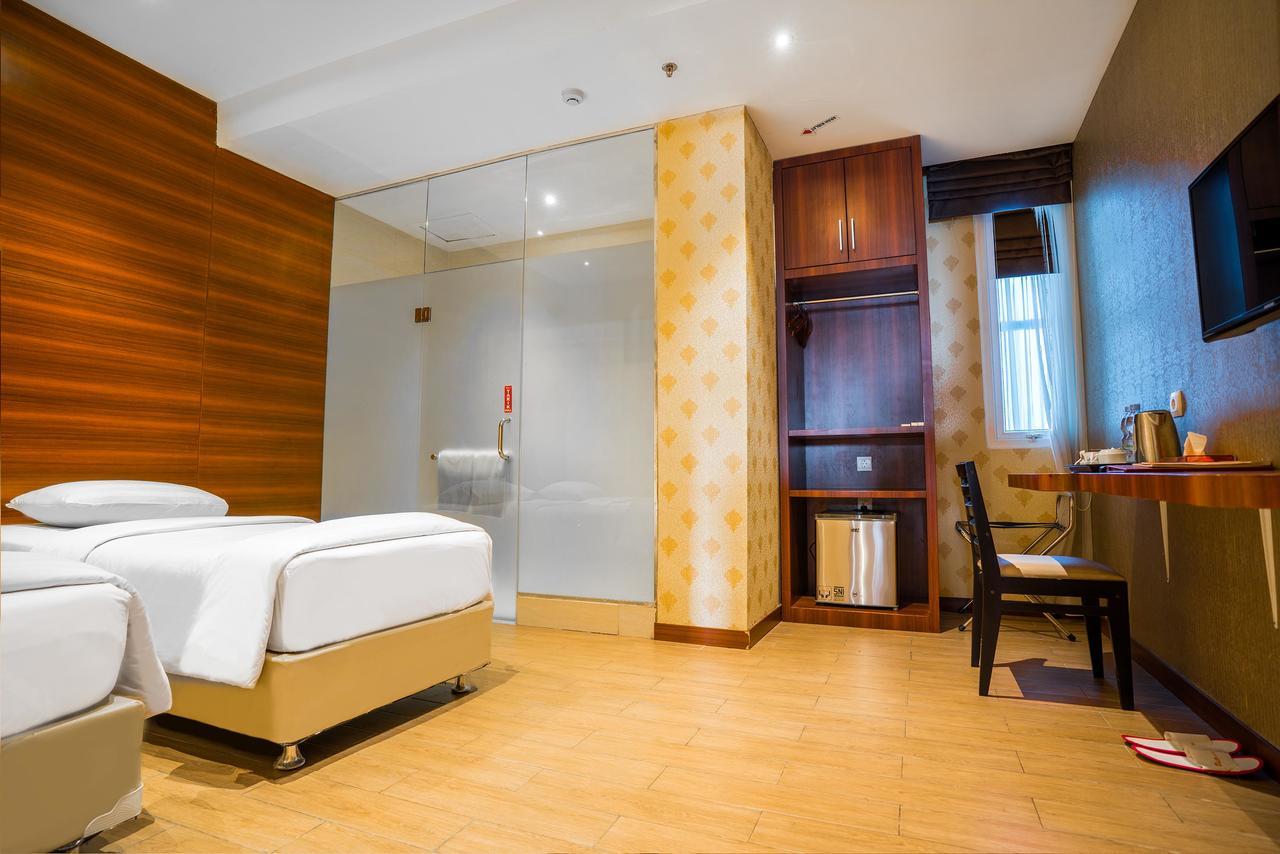 The Batik Hotel Medan Exterior photo