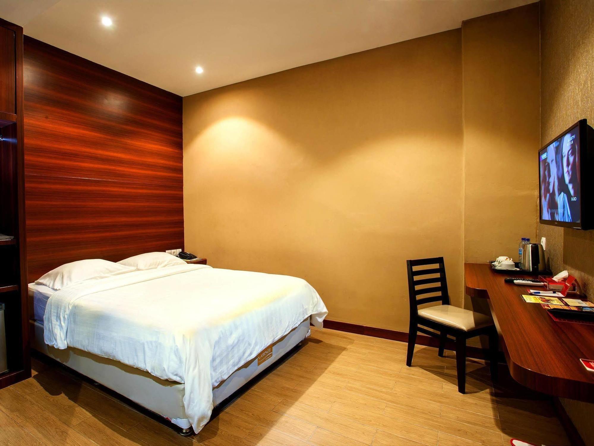 The Batik Hotel Medan Exterior photo