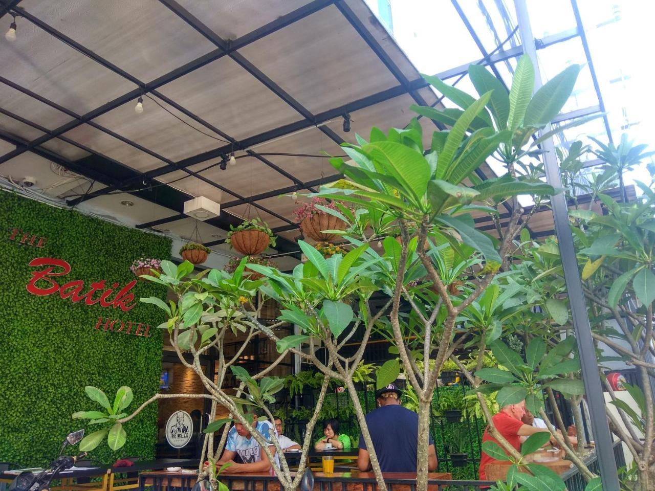 The Batik Hotel Medan Exterior photo